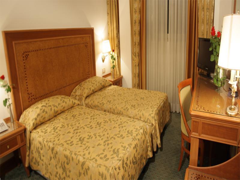 Sunrise Hotel Рим Екстериор снимка