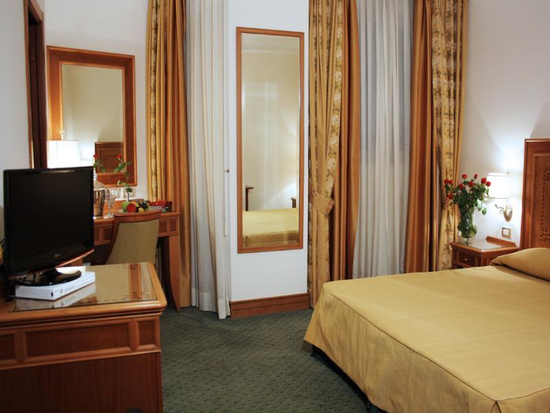 Sunrise Hotel Рим Екстериор снимка