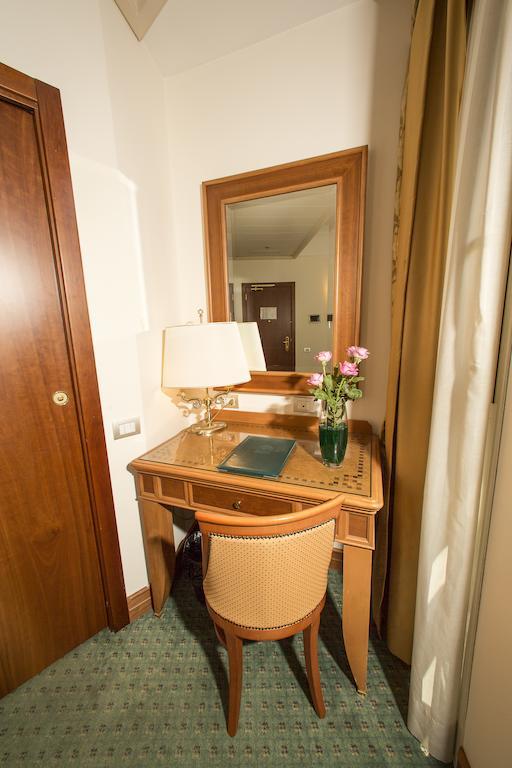 Sunrise Hotel Рим Екстериор снимка