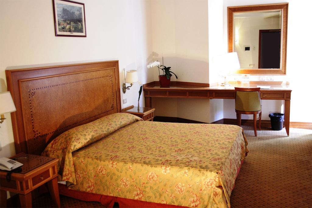 Sunrise Hotel Рим Екстериор снимка