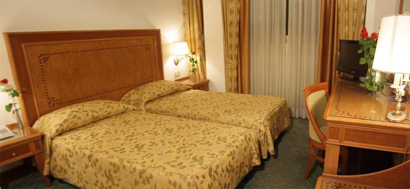 Sunrise Hotel Рим Екстериор снимка